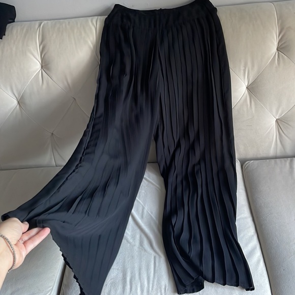 Pleated wide leg black womens trousers with shorts - Picture 2 of 5